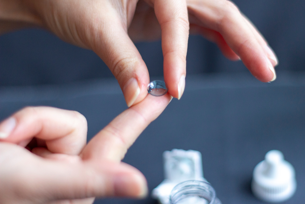 Orthokeratology,Lens,In,Woman's,Hands