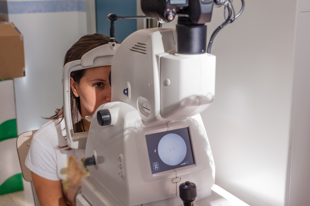A,Young,Ophthalmologist,Using,A,Non-mydriatic,Retinal,Camera,On,A